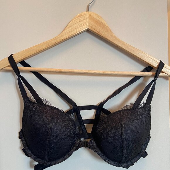 Victoria's Secret Push Up Bra - Picture 1 of 3